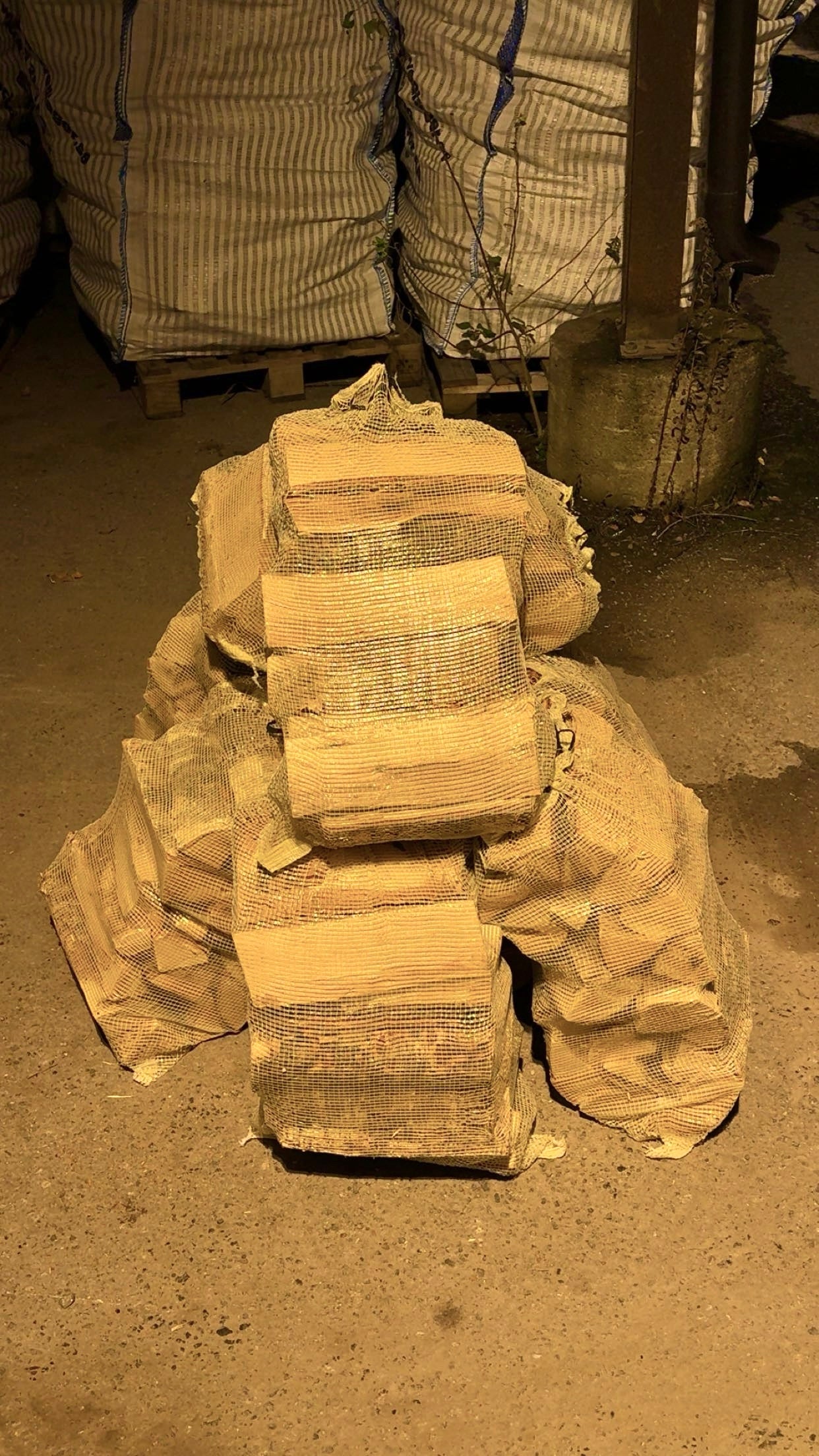 Torr björkved i säck, ca 14 kg